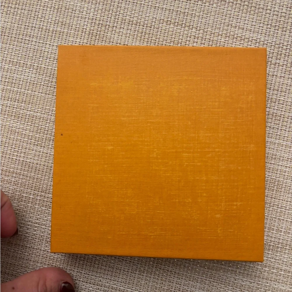 Louis Vuitton Vibrant Orange Gift Box Mini - Picture 4 of 5